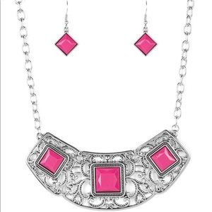 Silver necklace, pink stone💕